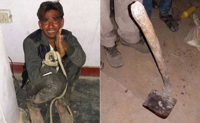 आरोपी बेटा दौलतराम और हत्या में इस्तेमाल हुआ फावड़ा