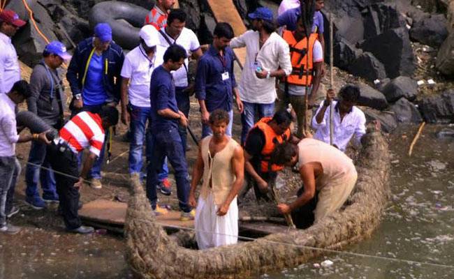 फिल्म 'मोहन जोदाड़ो' की शूटिंग पर रितिक  रोशन