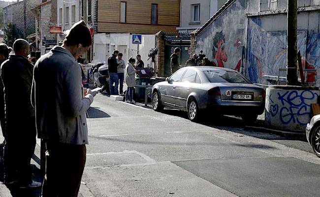 यही लावारिस काली कार जब्त की