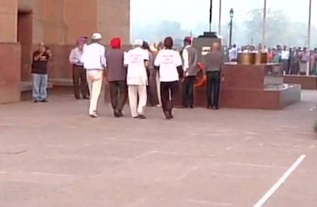 मेडल लौटाने इंडिया गेट पहुंचे पूर्व सैनिक