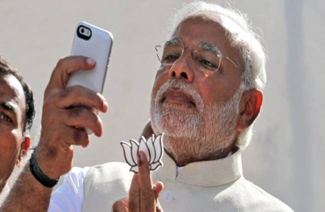 PM मोदी की इसी सेल्फी के खिलाफ हुई थी शिकायत