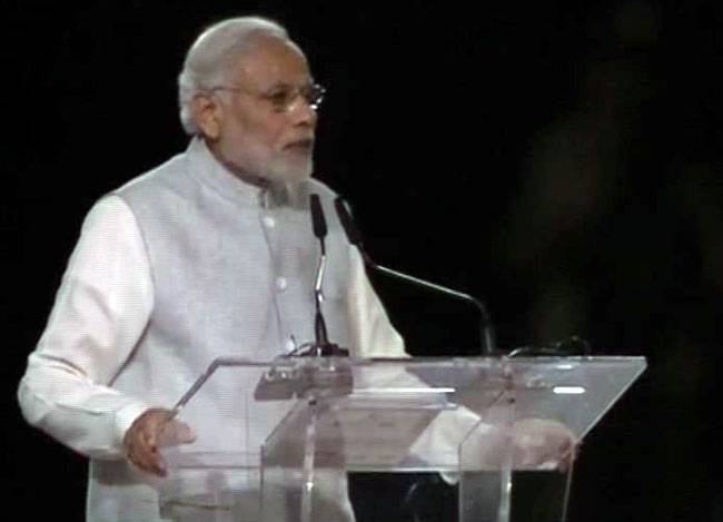 भारतीयों को संबोधि‍त करते प्रधानमंत्री मोदी