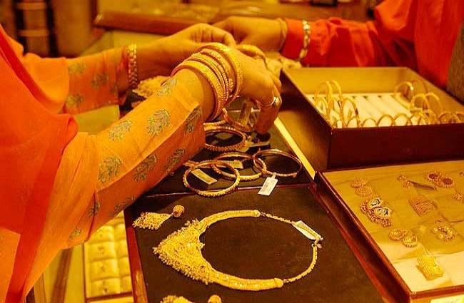 सोना दो महीने के निचले स्तर पर पहुंचा