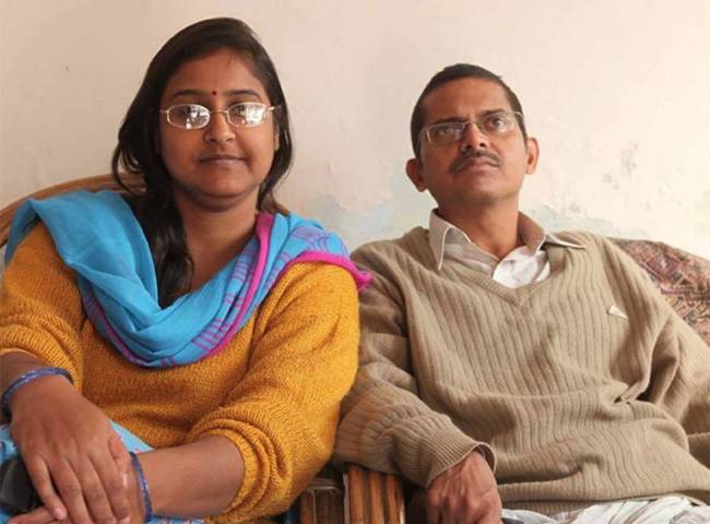 नूतन ठाकुर पति अमिताभ ठाकुर के साथ