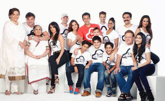 सलमान खान अपने परिवार के संग