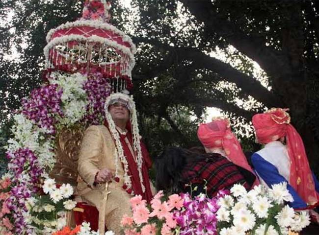 दिल्ली में सोनाली जेटली के घर के लिए निकली जयेश की बारात