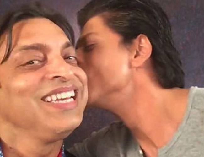 शाहरुख खान और शोएब अख्तर