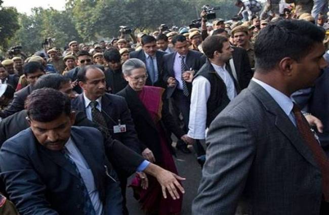 कांग्रेस अध्यक्ष सोनिया गांधी और उपाध्यक्ष राहुल गांधी