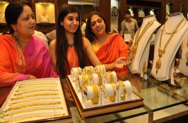 सोने के दाम में गिरावट