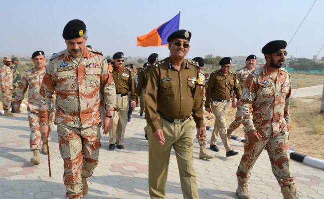 पाकिस्तानी रेंजर्स के साथ बीएसएफ अधिकारी