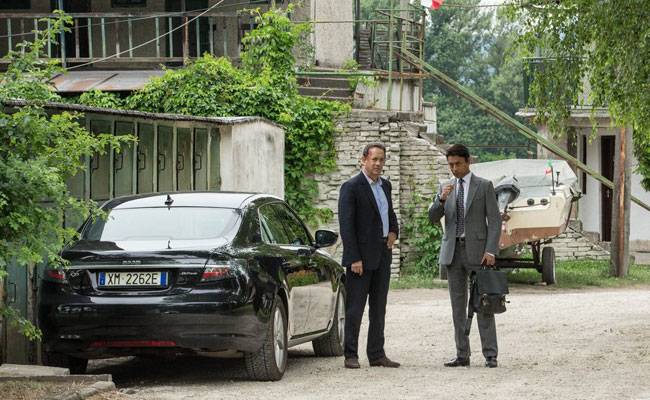 फिल्म 'इन्फर्नो' में इरफान खान और टॉम हैंक्स Tom Hanks and Irrfan Khan in 'Inferno'