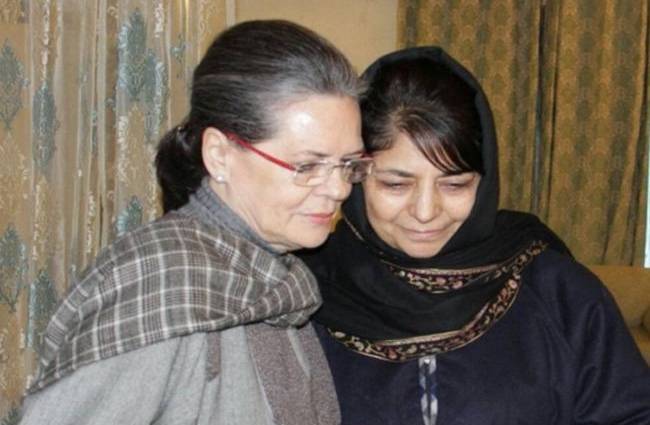 महबूबा मुफ्ती से मिलीं सोनिया गांधी
