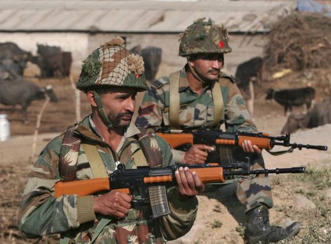 पठानकोट एयरबेस पर आतंकी हमले में 7 जवान शहीद हुए