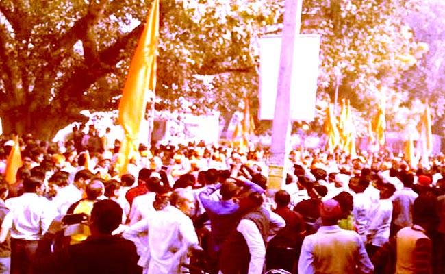 हिंसा के बाद इलाके में धारा 144 लगा दी गई है