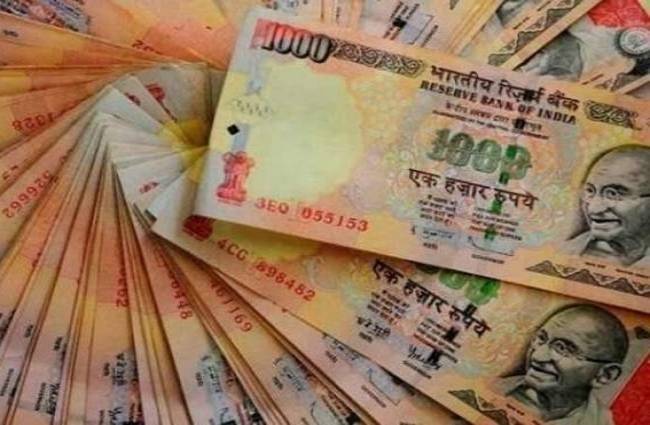 सेवक को दिए एक करोड़