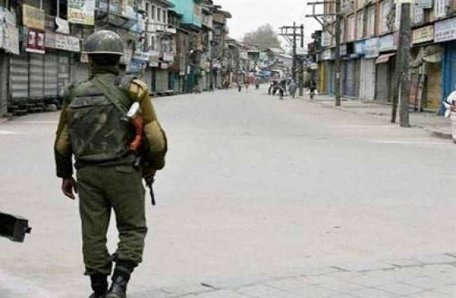 कश्मीर में बंद का असर