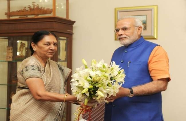 25 जनवरी को नरेंद्र मोदी और अानंदीबेन के बीच हुई थी बातचीत
