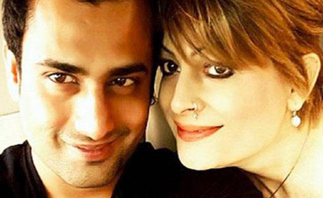 बॉबी डार्लिंग और उनके पति रमणीक शर्मा