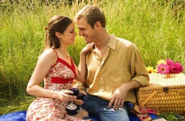 7 बातें जो बताएंगी कि बॉयफ्रेंड शादी के बाद एक अच्छा पति साबित होगा