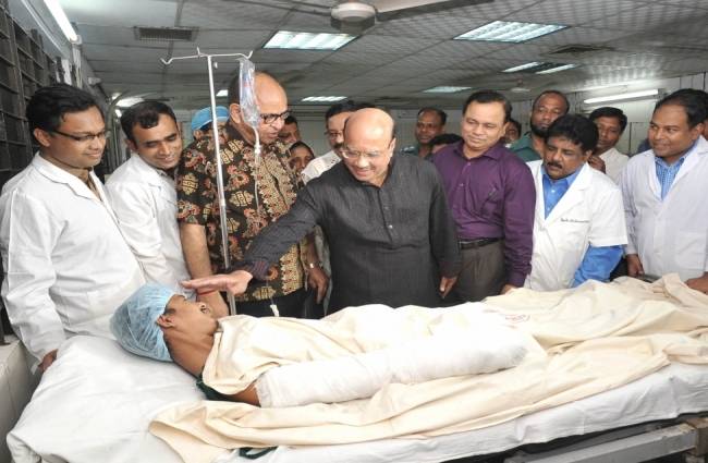 अबुल बजनदार से मिलने पहुंचे मंत्री