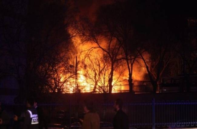 आतंकियों ने सेना के काफिले को बनाया निशाना