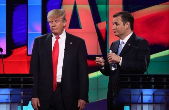 डोनाल्ड ट्रंप (बाएं), टेड क्रूज (दाएं)