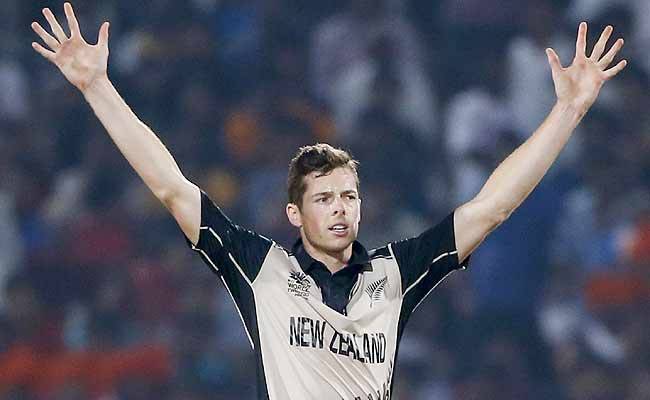 मिशेल सैंटनर ने अपने चार ओवर्स में सिर्फ 11 रन देकर भारत के चार बल्लेबाजों को आउट किया