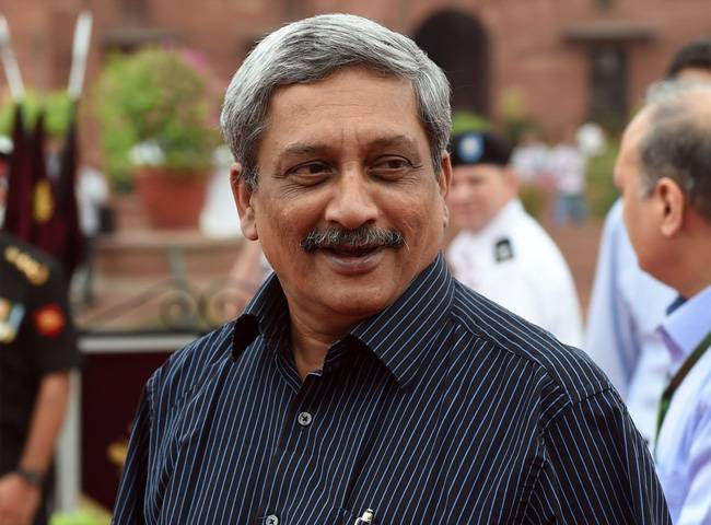 रक्षा मंत्री मनोहर पर्रिकर