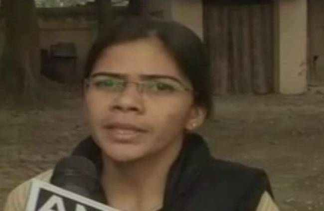 ऋचा के साथ नौ सांसदों ने एकजुटता दिखाई