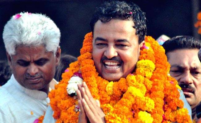 केशव पर अभी भी सात मुकदमें चल रहे हैं