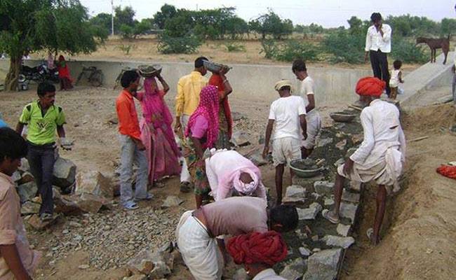 केंद्र सरकार मनरेगा के लिए जारी किए 12,230 करोड़ रुपये