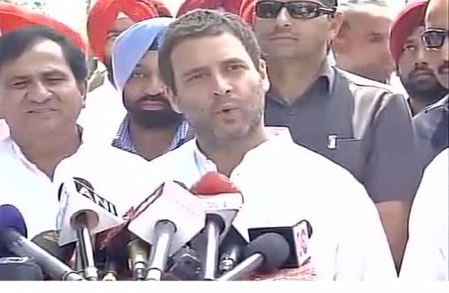 मोहाली में कांग्रेस कार्यकर्ताओं से मिले राहुल