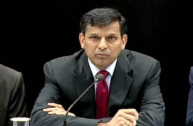 अारबीआई गवर्नर ने किया ब्जाज दर कम करने का ऐलान