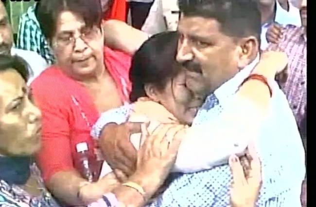 यात्रियों ने चेन पुलिंग कर रोकी ट्रेन