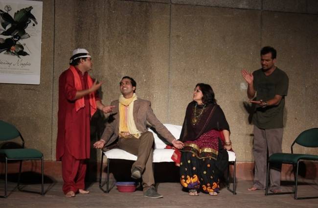 'व्हाट रबिश' नाटक का एक दृश्य