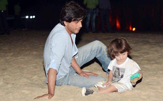पापा शाहरुख के साथ अबराम की हैं कई क्यूट तस्वीरें