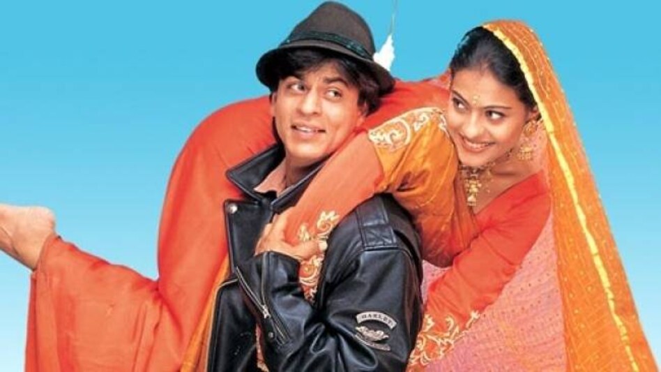 दिलवाले दुल्हनिया ले जाएंगे' को मिला बॉलीवुड की एवरग्रीन रोमांटिक फिल्म का खिताब - dilwale dulhania le jayenge is bollywoods most evergreen love story - AajTak
