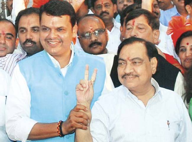 मुख्यमंत्री देवेंद्र फडनवीस के साथ एकनाथ खडसे