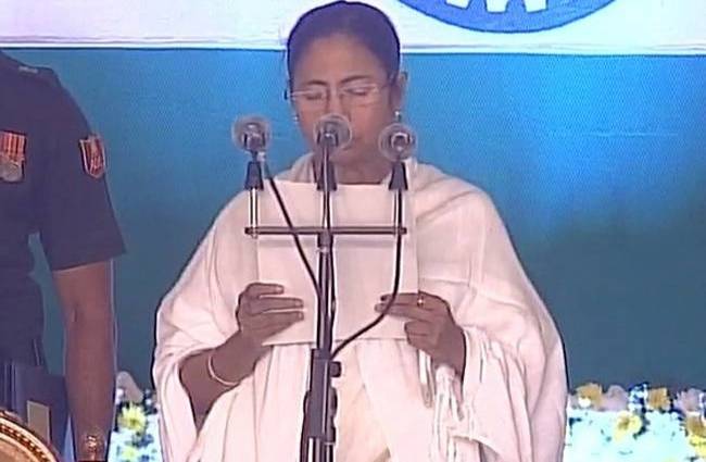 ममता बनर्जी ने पश्चिम बंगाल के मुख्यमंत्री पद की शपथ ली