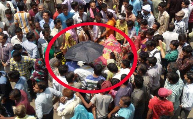 जुआ खेलने के आरोप में युवक को थाने ले गई थी पुलिस