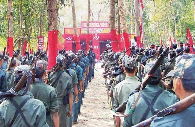 प्रोफेसर्स ने ग्रामीणों को दी धमकी