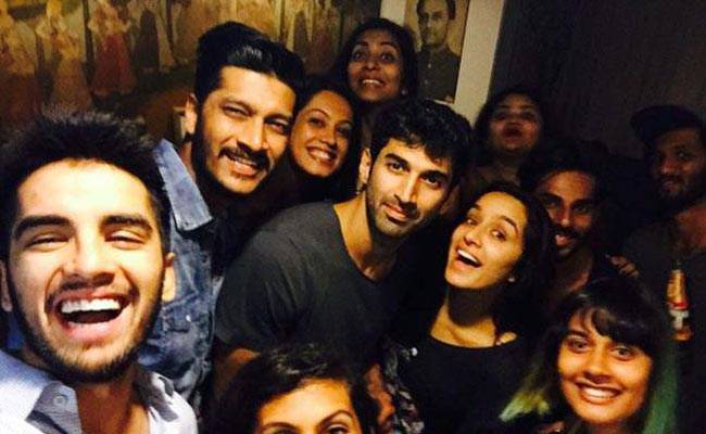 'ओके जानू' की टीम के साथ आदित्य रॉय कपूर और श्रद्धा कपूर