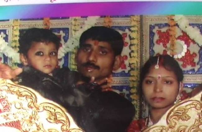 पति और बच्चे के साथ मृतका