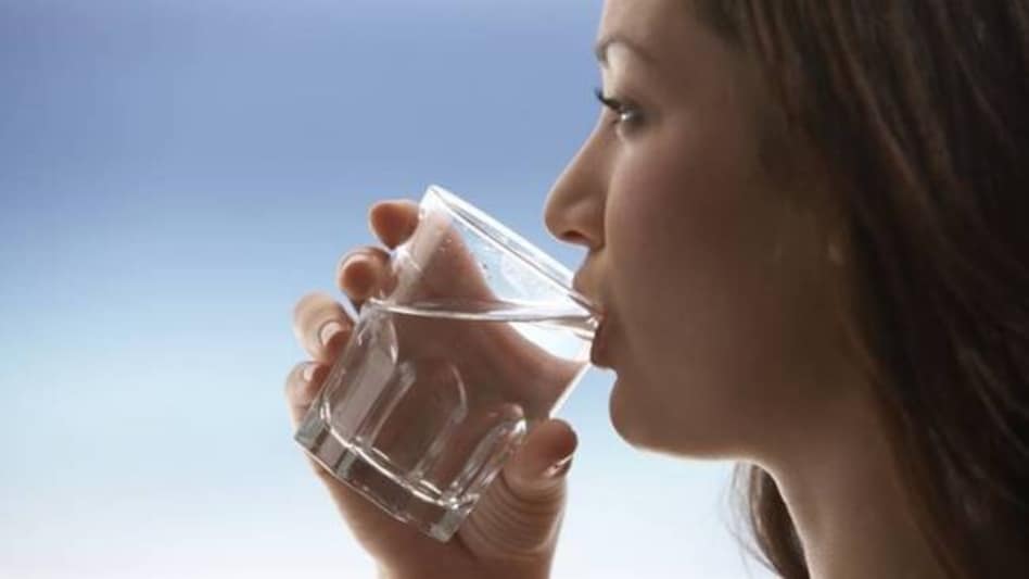 पानी पीने से बेहतर है कि आप पानी खाएं... - why we should eat eat water not drink it - AajTak