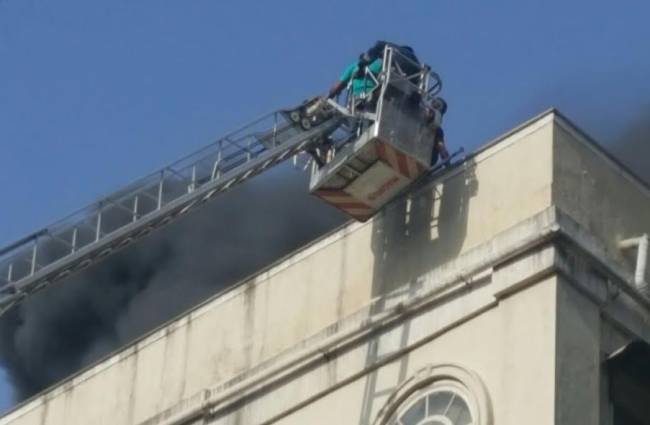 आग बिल्डिंग की तीसरी मंजिल पर लगी