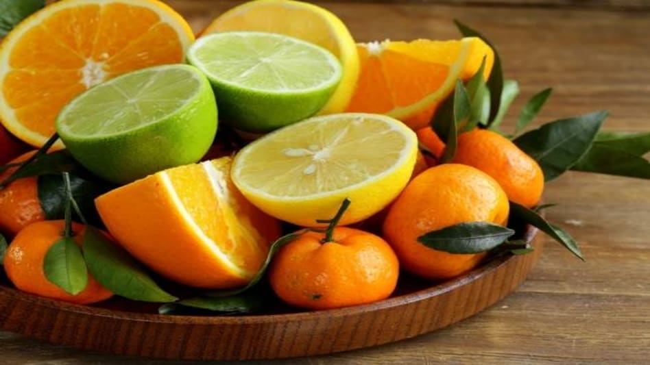 इन मौकों पर फल खाना भी हो सकता है खतरनाक - conditions when you should not eat citrus fruits - AajTak