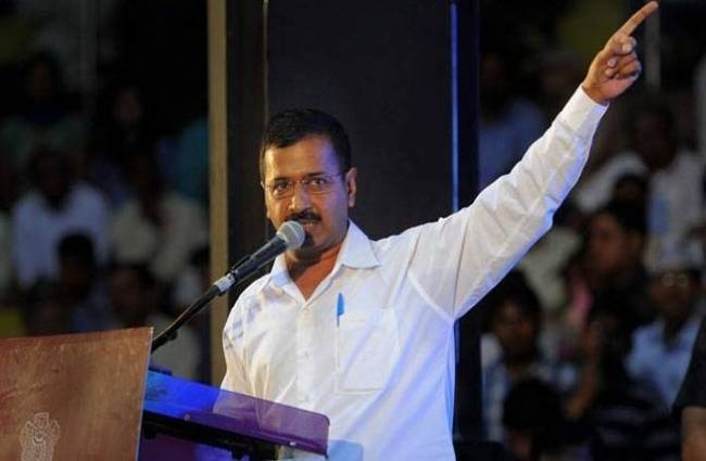 गुजरात में बीजेपी और कांग्रेस के बीच जगह तलाशेगी 'आप'