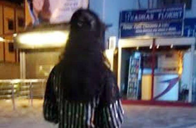 लड़की का आरोप- उसकी वीडियो बना रहा था आरोपी