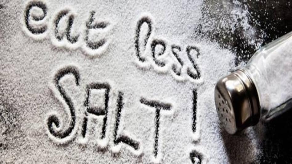 ज्यादा नमक खाने के इस नुकसान से आप होंगे अनजान... - salt can harm your health - AajTak