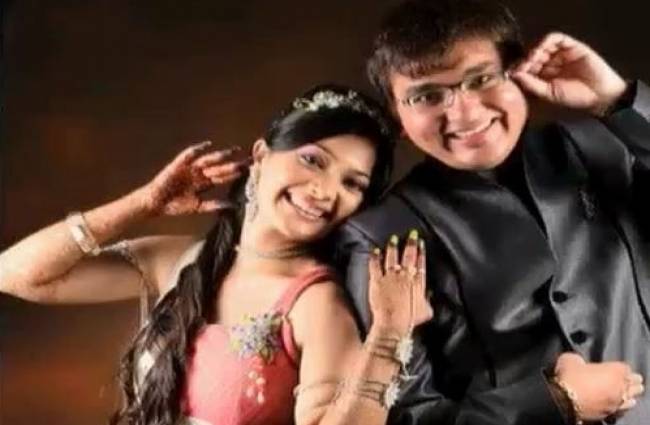 पुलिस ने महिला को अपने प्रेमी के साथ अरेस्ट कर लिया है